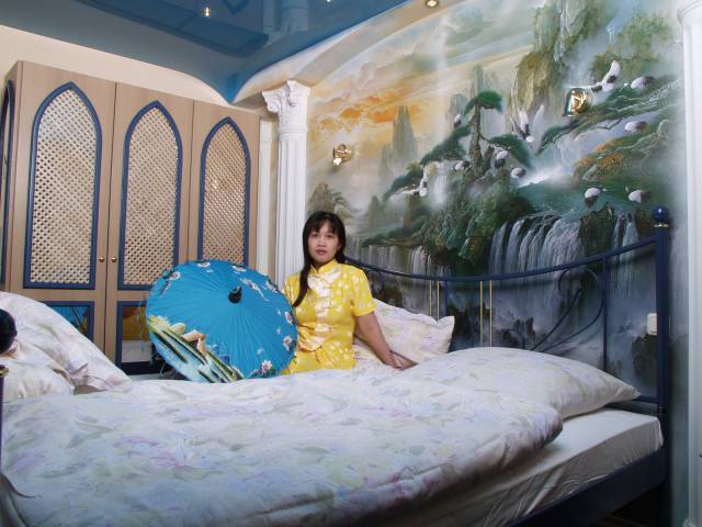 Japanisches Zimmer: Privater Luxus - Japanischer Spiegelschrank, Dampfbad